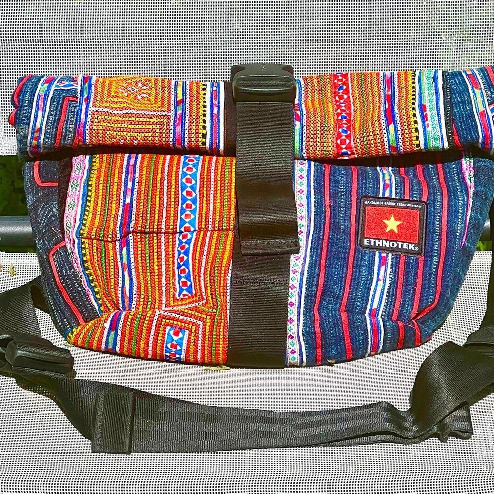 ETHNOTEK Cyclo Sling Vegan Cross Body Bag in Exvellent Condition